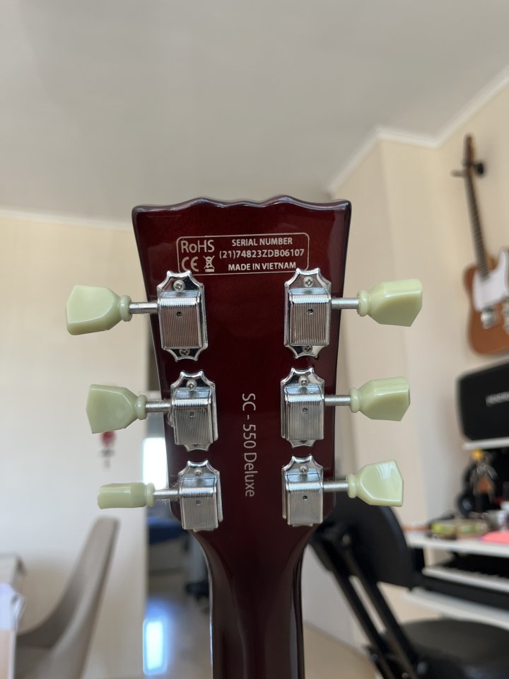 Harley Benton SC-550 Deluxe (Tipo Les Paul) de segunda mano · Foto 4 de 7 · Barcelona · 200 €