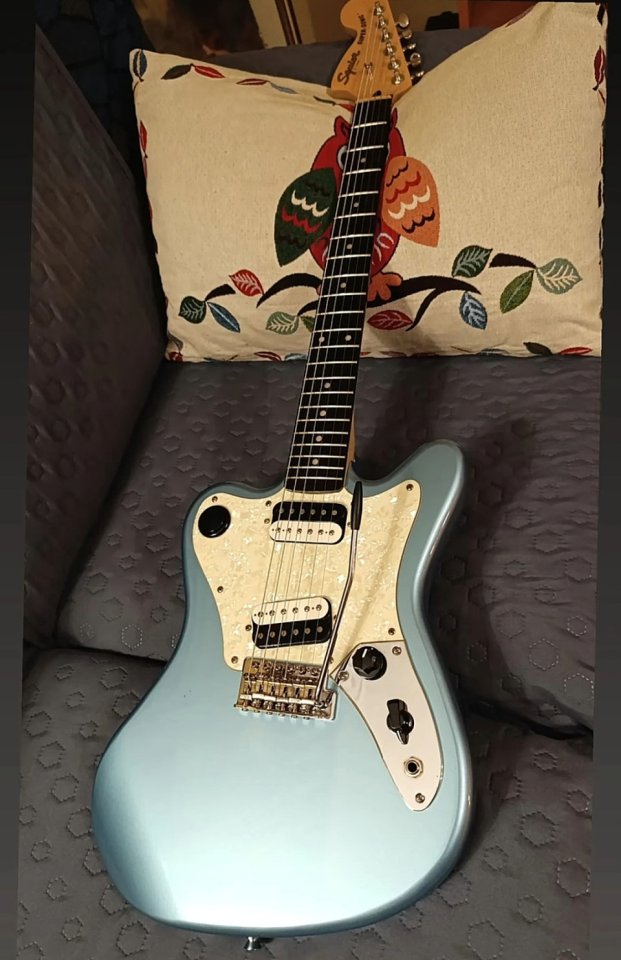 Squier Paranormal Super-Sonic MODIFICADA de segunda mano · Foto 1 de 9 · Alicante · 500 €