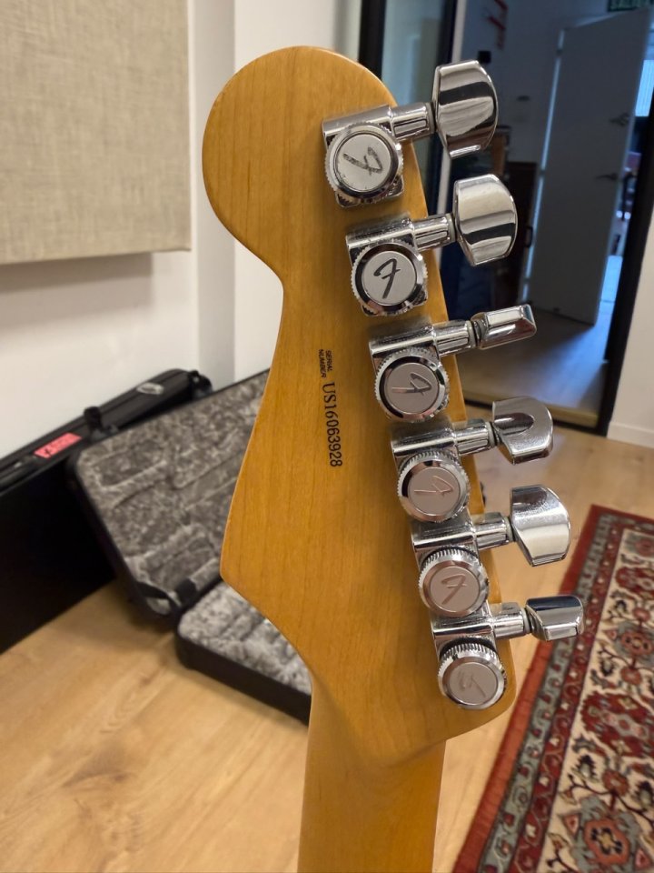 Fender Stratocaster American Elite de segunda mano · Foto 5 de 5 · Madrid · 1800 €