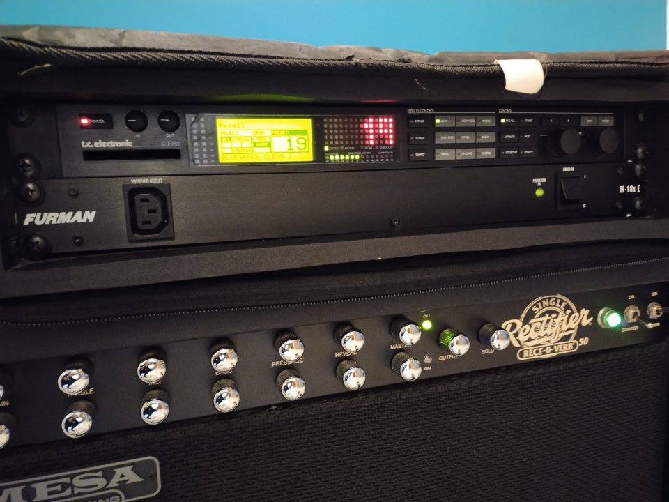 Todo mi equipo (Mesa Boogie/GForce/Furman/EH/Mxr/Fcb1010/Maletas)