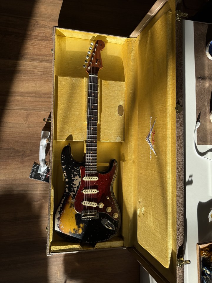 Fender 60 Strat Roasted Super Heavy Relic Black over 2T Sunburst