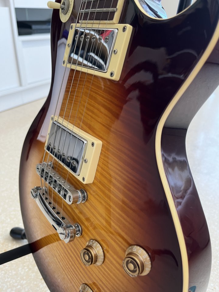 Harley Benton SC-550 Deluxe (Tipo Les Paul) de segunda mano · Foto 6 de 7 · Barcelona · 200 €