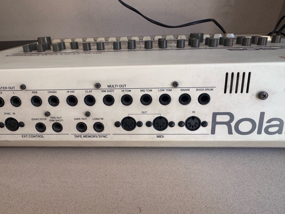 Roland TR 909 Rhythm Composer de segunda mano · Foto 6 de 7 · Barcelona · 4500 €