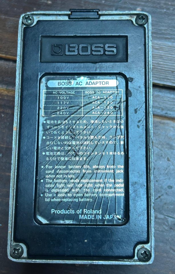Vintage Boss distortion ds-1 de 1980 , silver screw, japonés black label.