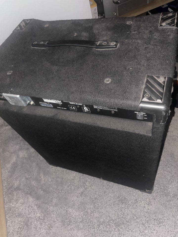 Amplificador Fender Rumble 100 de segunda mano · Foto 3 de 3 · Málaga · 245 €