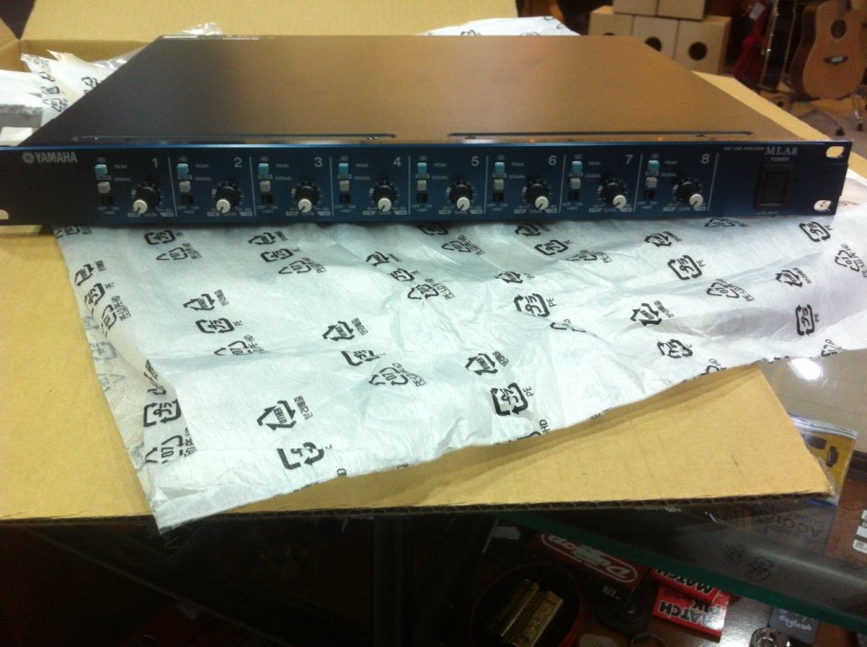 Previo yamaha MLA8 de 8 canales sin usar. Desprecintado para las fotos.