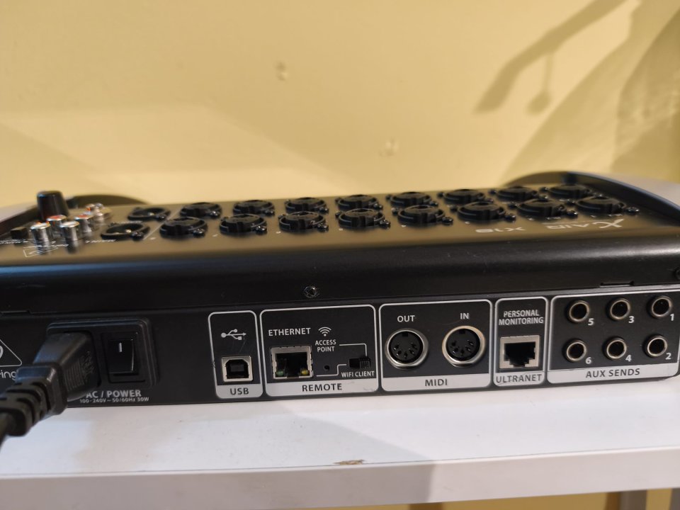 Behringer X18 + Tablet Android