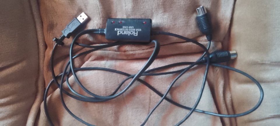 2 adaptadores midi USB de segunda mano · Foto 2 de 2 · Jaén · 10 €