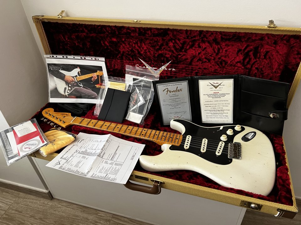 Vendo Fender Stratocaster Custom Shop Journeyman Relic White Blonde de la NAMM de segunda mano · Foto 1 de 9 · Jaén · 5500 €