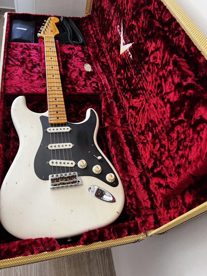 Vendo Fender Stratocaster Custom Shop Journeyman Relic White Blonde de la NAMM de segunda mano · Foto 3 de 9 · Jaén · 5500 €