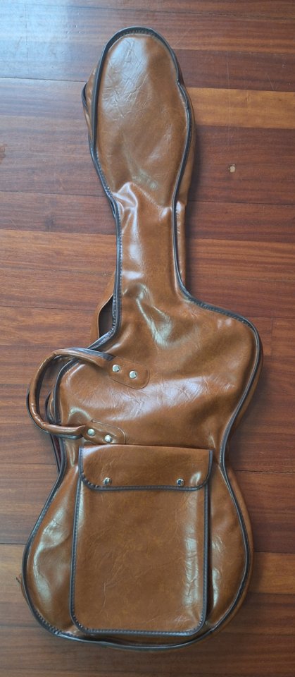 Funda o gig bag para modelos tipo Mosrite. Made in Japan