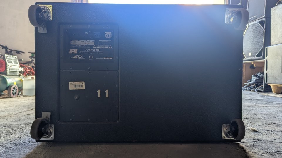 Subwoofers activos de doble 15"