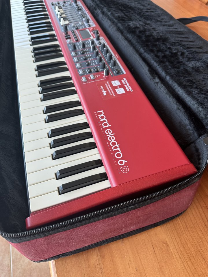 Nord Electro 6D 73 de segunda mano · Foto 3 de 6 · Girona · 1650 €