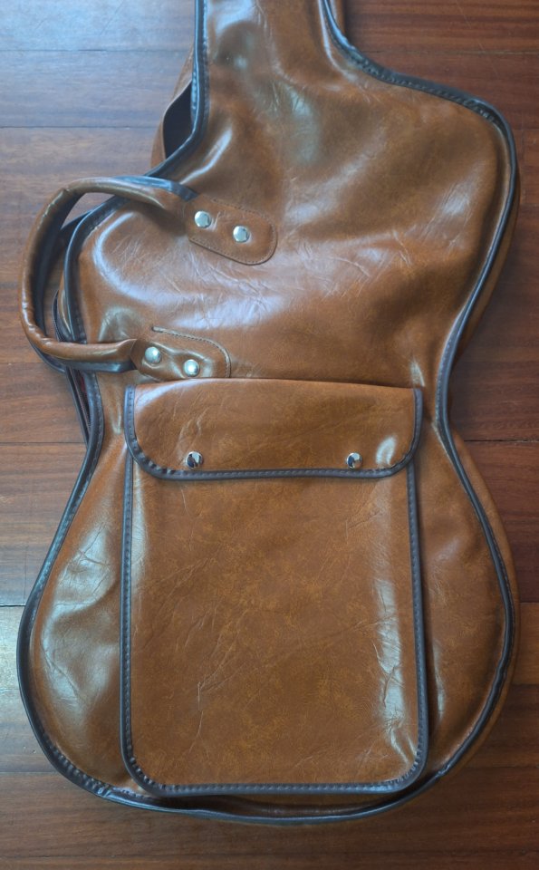 Funda o gig bag para modelos tipo Mosrite o Firebird. Made in Japan