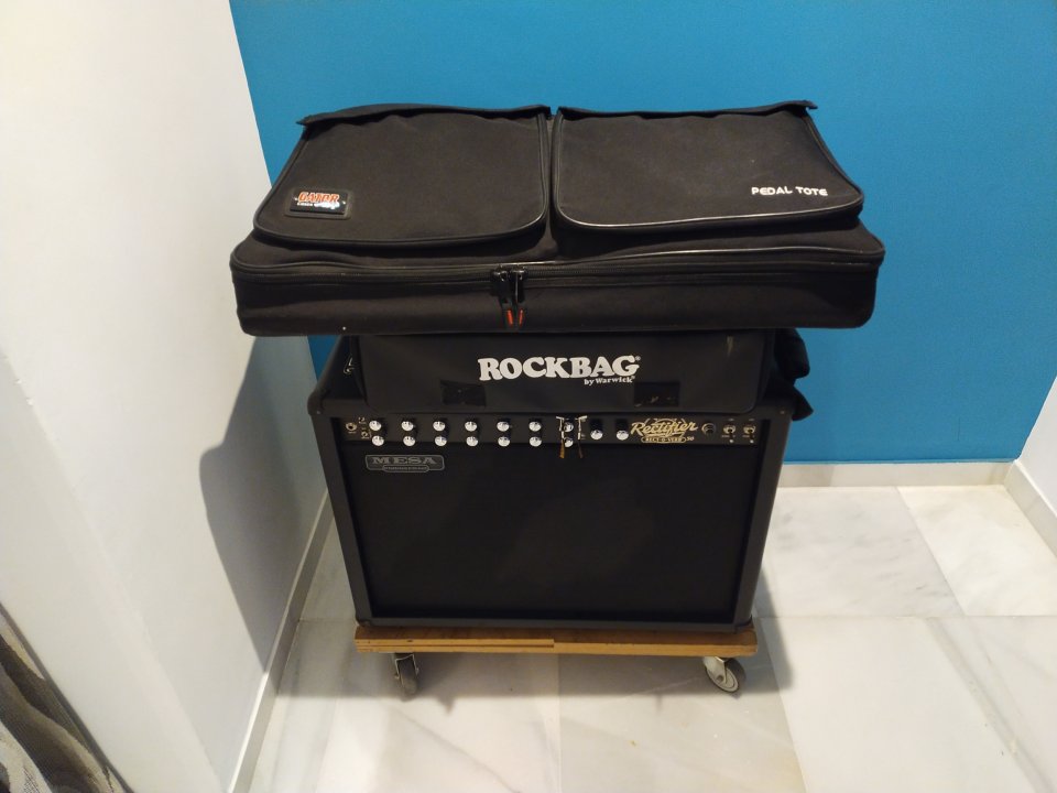 Todo mi equipo (Mesa Boogie/GForce/Furman/EH/Mxr/Fcb1010/Maletas)