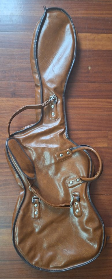 Funda o gig bag para modelos tipo Mosrite o Firebird. Made in Japan