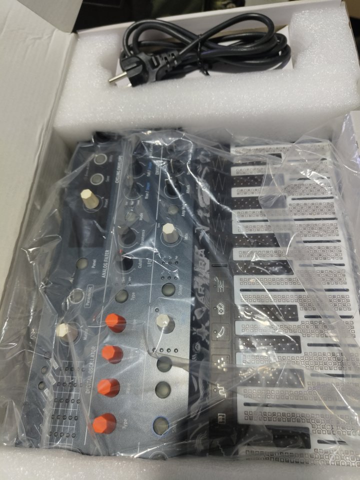 Arturia microfreak de segunda mano · Foto 1 de 3 · Barcelona · 200 €