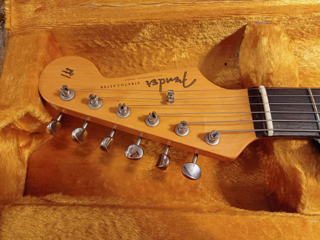Fender AVRI 62 Stratocaster 2003 Pink de segunda mano · Foto 4 de 9 · Cantabria · 1600 €