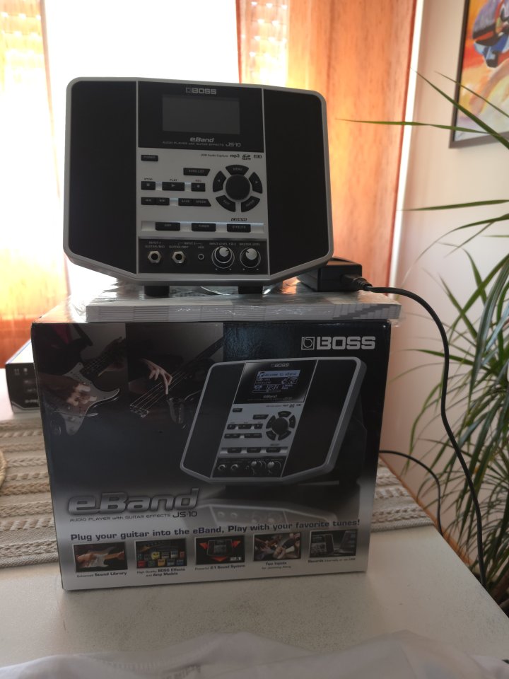 Pedales varios, amplificador, multiefectos y más... de segunda mano · Foto 3 de 7 · La Rioja · 100 €