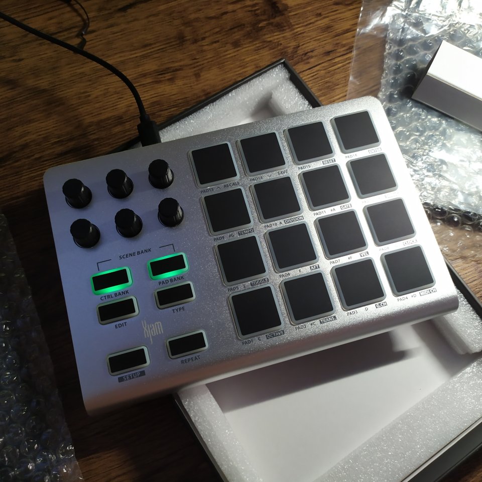 ESI Controlador MIDI de segunda mano · Foto 1 de 5 · Madrid · 70 €