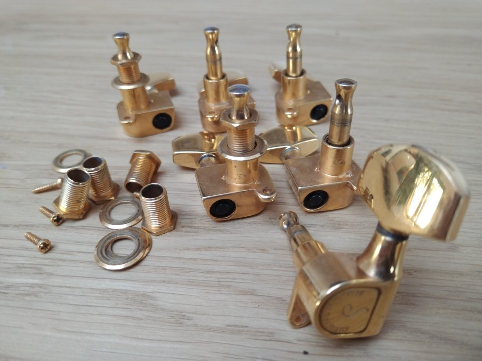 Clavijeros Schaller M6 dorados 3L/3R de segunda mano · Foto 2 de 2 · Madrid · 35 €