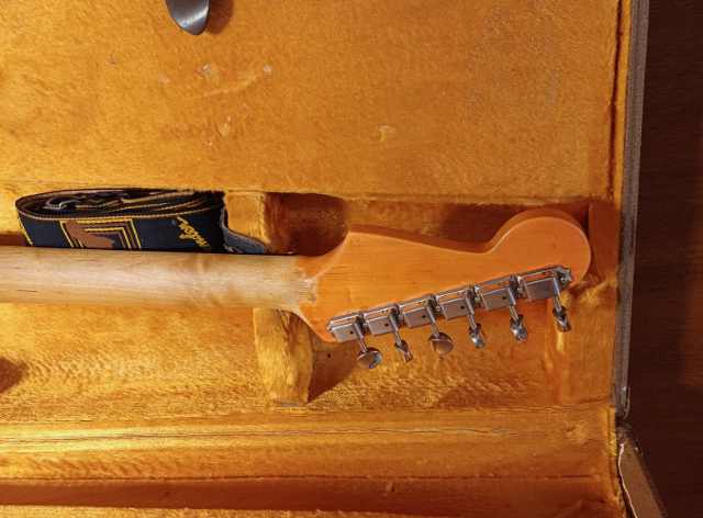 Fender AVRI 62 Stratocaster 2003 Pink de segunda mano · Foto 5 de 9 · Cantabria · 1600 €