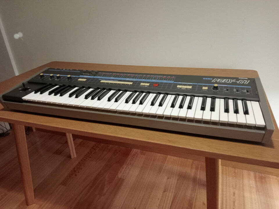 Korg Poly 61 de segunda mano · Foto 3 de 10 · A Coruña · 700 €