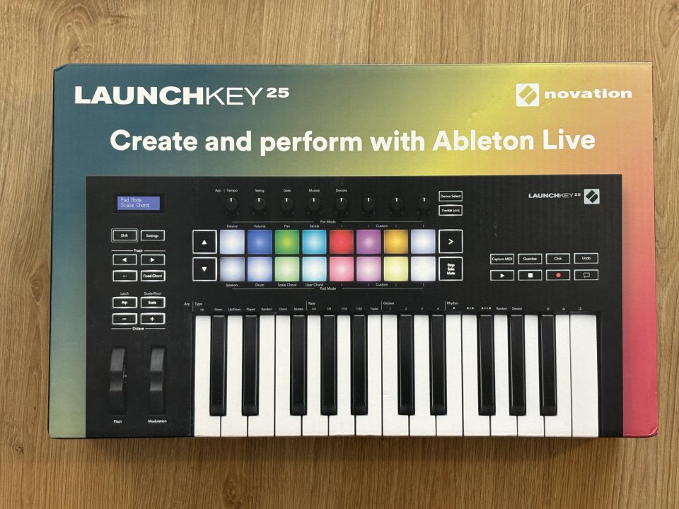 Teclado controlador Novation Launchkey 25 MK3