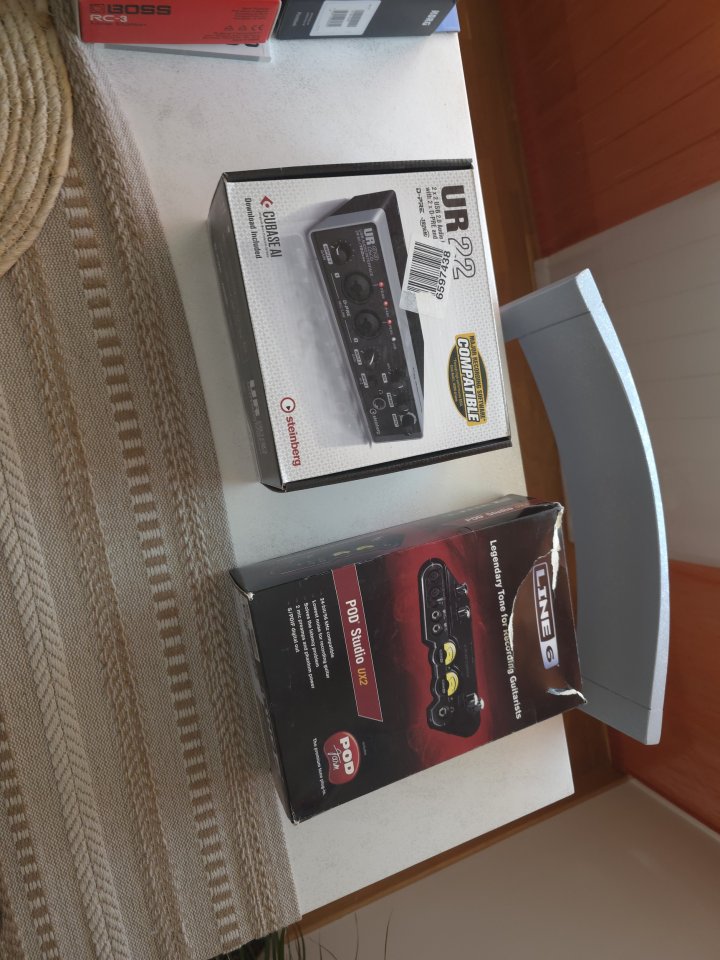 Pedales varios, amplificador, multiefectos y más... de segunda mano · Foto 4 de 7 · La Rioja · 100 €