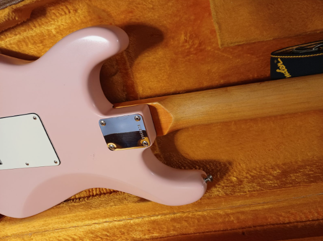 Fender AVRI 62 Stratocaster 2003 Pink de segunda mano · Foto 6 de 9 · Cantabria · 1600 €