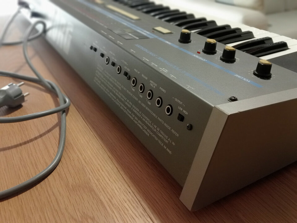 Korg Poly 61 de segunda mano · Foto 2 de 10 · A Coruña · 700 €