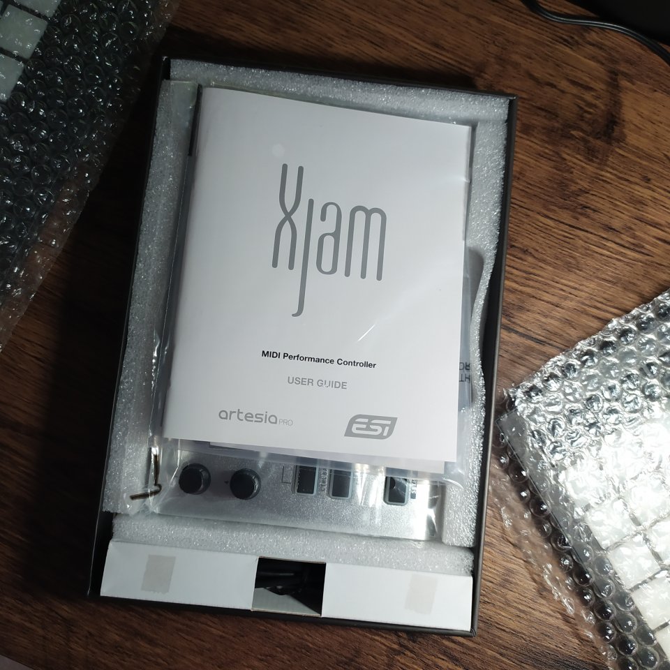 ESI Controlador MIDI de segunda mano · Foto 3 de 5 · Madrid · 70 €