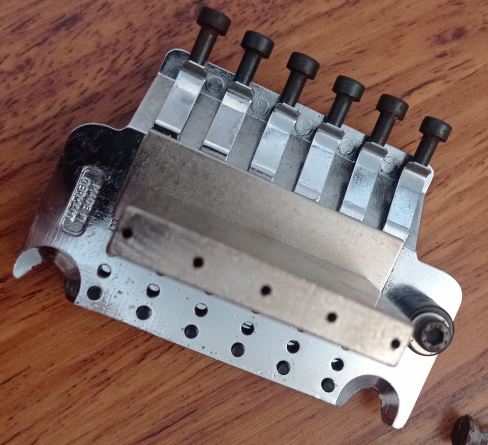 Puente para guitarra eléctrica Floyd Rose Original de segunda mano · Foto 6 de 9 · Cuenca · 225 €