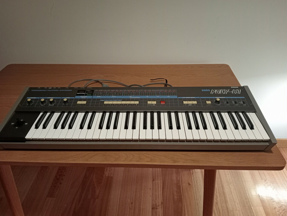 Korg Poly 61 de segunda mano · Foto 4 de 10 · A Coruña · 700 €