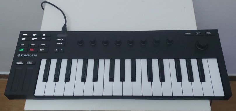 Native Instruments Komplete Kontrol M32 – Sin usar de segunda mano · Foto 1 de 3 · Barcelona · 60 €
