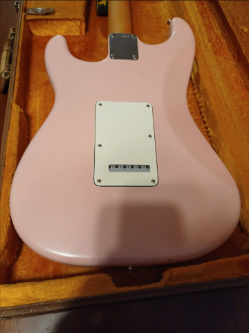 Fender AVRI 62 Stratocaster 2003 Pink de segunda mano · Foto 8 de 9 · Cantabria · 1600 €