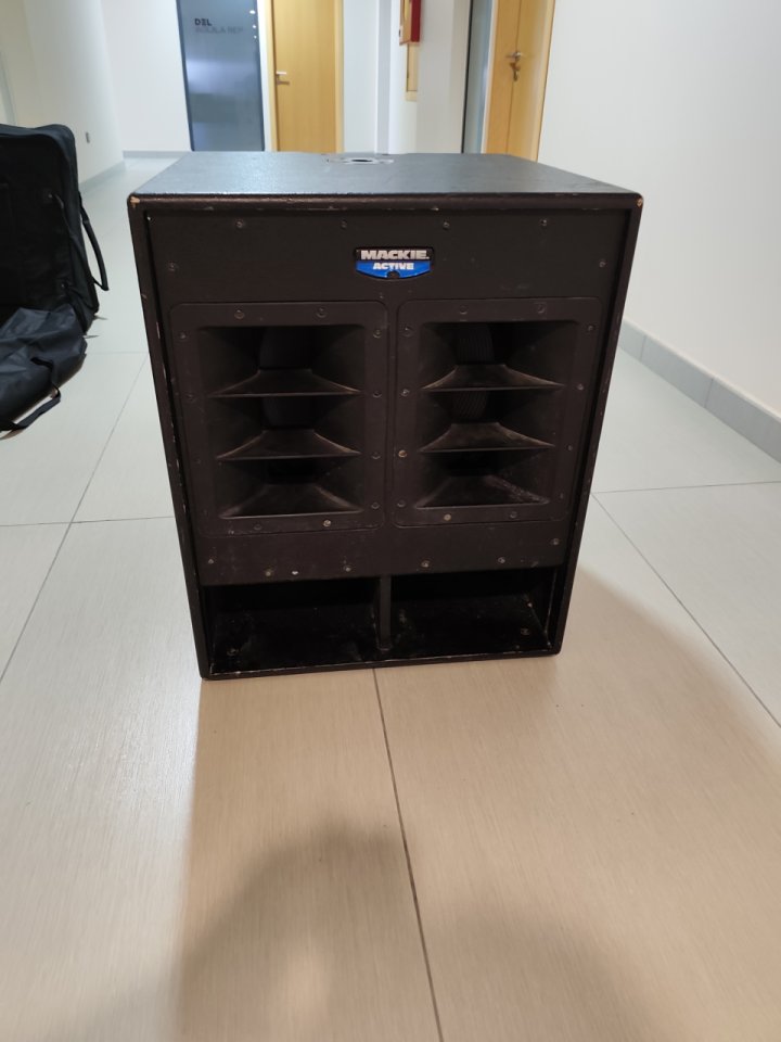 Subgrave Mackie SWA1801 de segunda mano · Foto 1 de 6 · Sevilla · 500 €