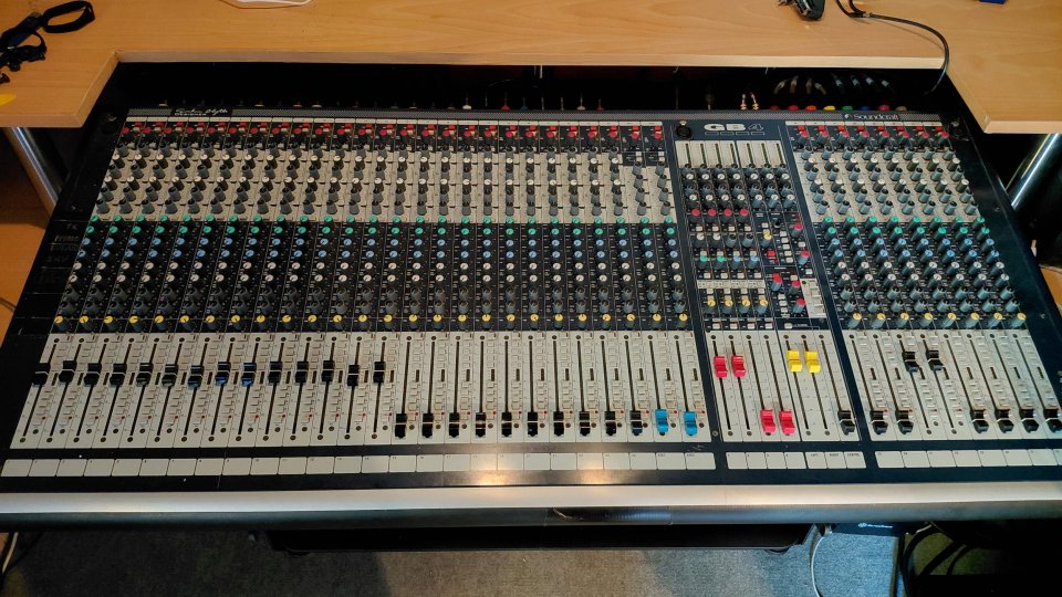 Soundcraft GB4 32 canales de segunda mano · Foto 1 de 3 · Madrid · 750 €