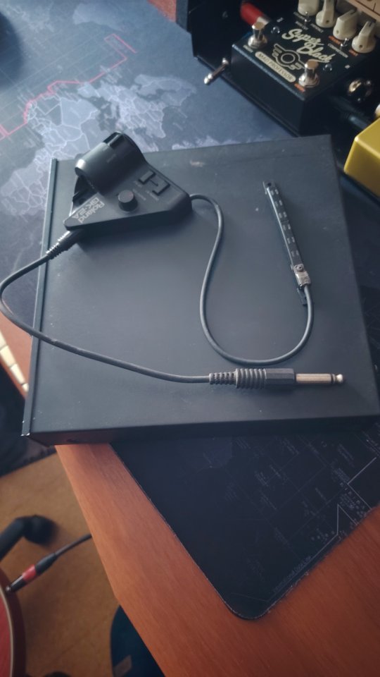 Roland GI-10 Interface MIDI y Pastilla Roland GK-2A