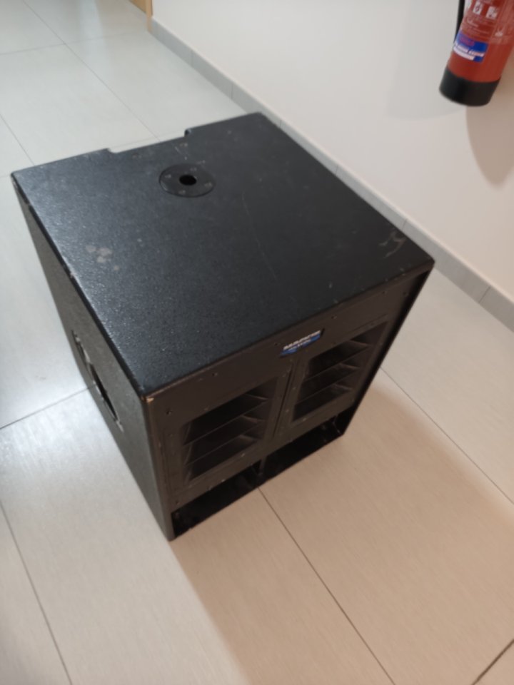 Subgrave Mackie SWA1801 de segunda mano · Foto 2 de 6 · Sevilla · 500 €