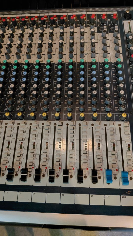 Soundcraft GB4 32 canales de segunda mano · Foto 2 de 3 · Madrid · 750 €