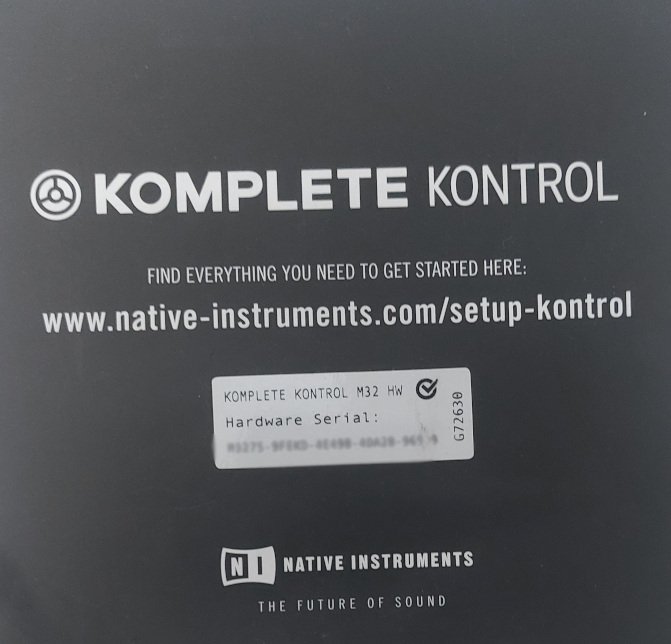 Native Instruments Komplete Kontrol M32 – Sin usar de segunda mano · Foto 3 de 3 · Barcelona · 60 €