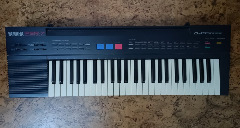 Teclado Yamaha PSR-7 (No funciona)