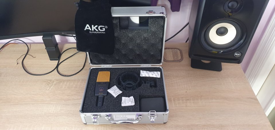 AKG 414 XLII "A ESTRENAR", jamás usado!