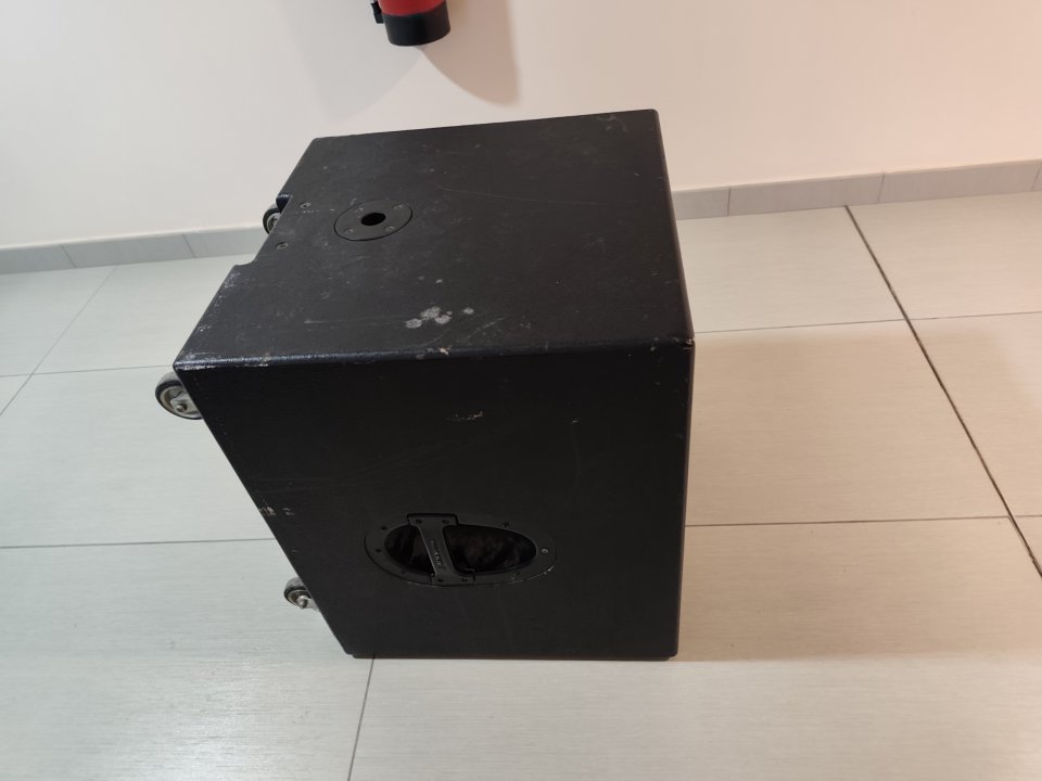 Subgrave Mackie SWA1801 de segunda mano · Foto 3 de 6 · Sevilla · 500 €