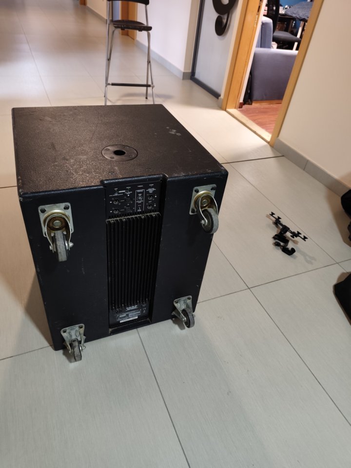 Subgrave Mackie SWA1801 de segunda mano · Foto 4 de 6 · Sevilla · 500 €