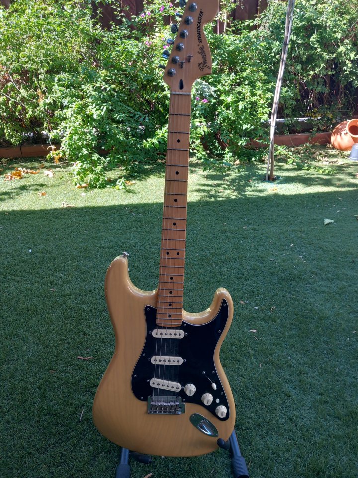 Fender de luxe stratocaster de segunda mano · Foto 1 de 9 · Zaragoza · 750 €