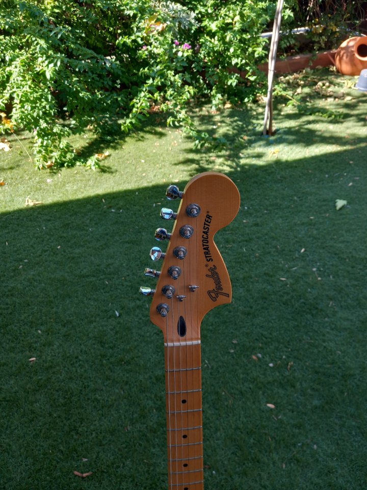 Fender de luxe stratocaster de segunda mano · Foto 2 de 9 · Zaragoza · 750 €