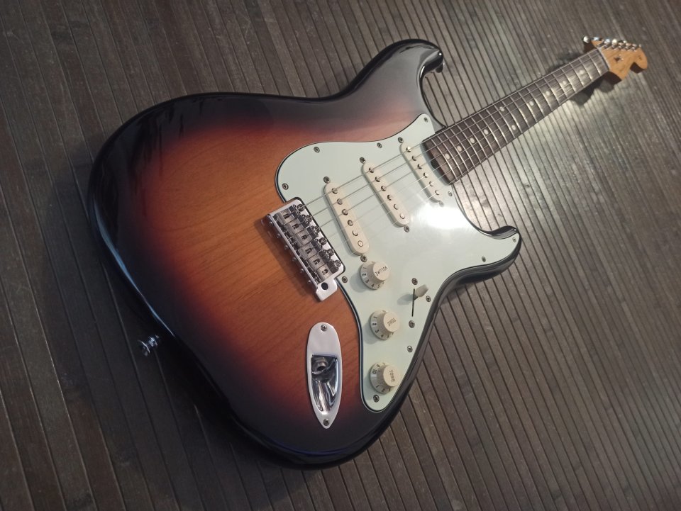 Fender Stratocaster Vintera 60s PF 3-C Sunburst