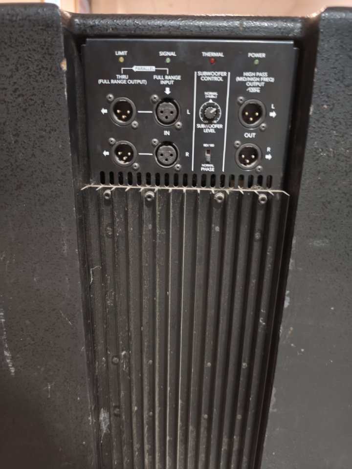 Subgrave Mackie SWA1801 de segunda mano · Foto 6 de 6 · Sevilla · 500 €